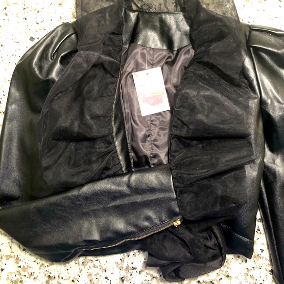 NWT Cropped Vegan Leather Blazer- Black (S) - Picture 4 of 10